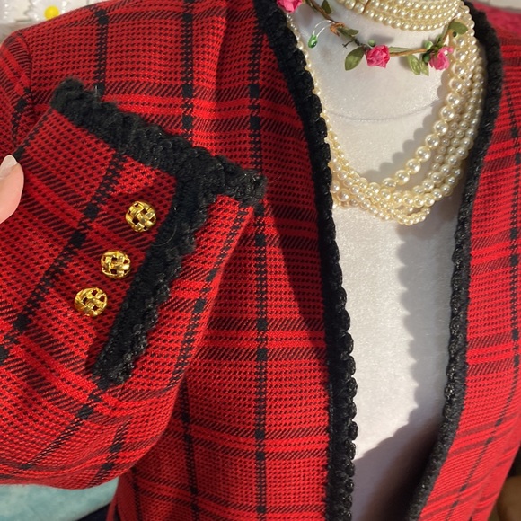 Evan Picone red & black plaid jacket with black trim - Picture 2 of 9